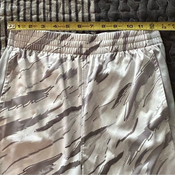 Boys Adidas Tiger Camo shorts - Large 14/16 - Picture 6 of 8